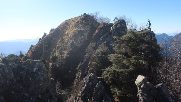 大きな岩